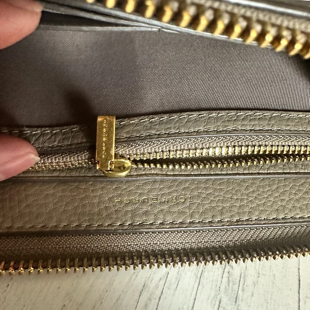 Tory Burch Taupe Leather Accessory - Picture 5 of 7